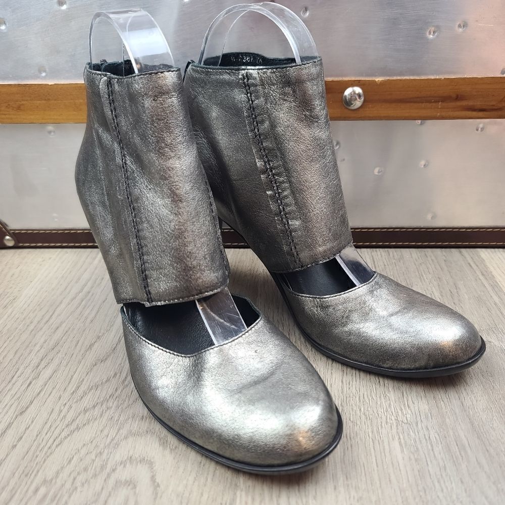 NWOB Bernardo Shoes size 7